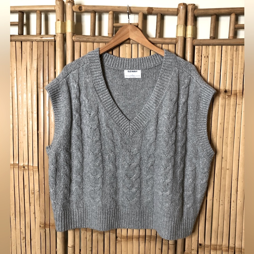 Old Navy v-neck Sweater Vest L